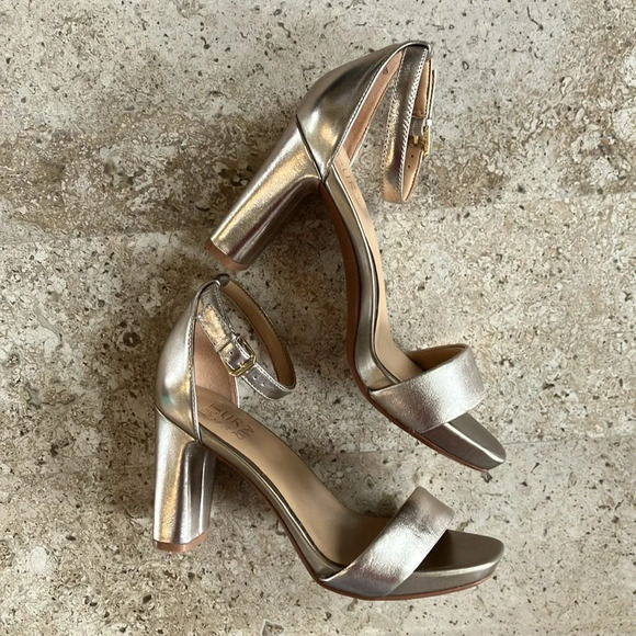 NWOB Naturalizer Women's Joy Ankle Strap Heeled Dress Sandal Bronze Leather 6 - Picture 12 of 13